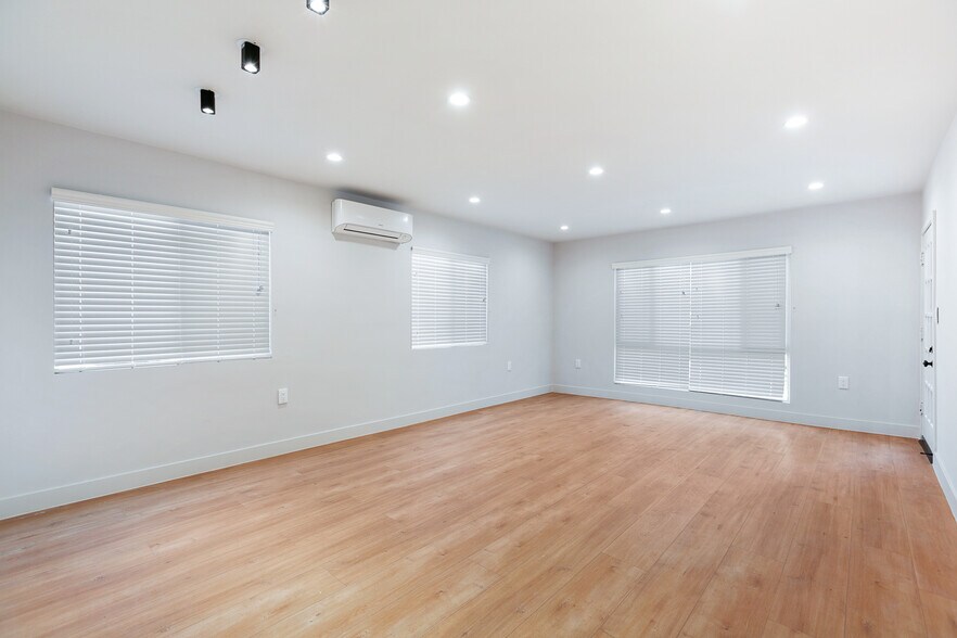 Building Photo - 345 N Heliotrope Dr