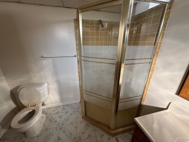 Building Photo - 16024 Wellington Ave