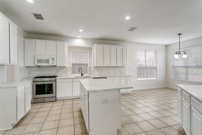 Building Photo - 2625 Royal Birkdale Dr