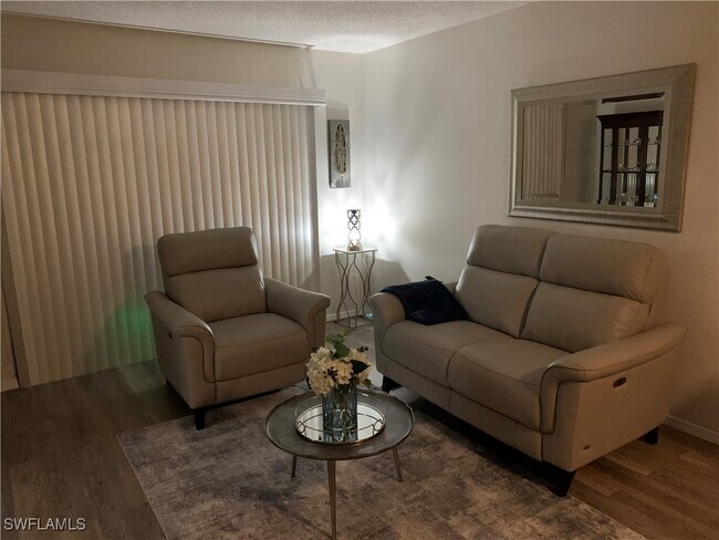 Building Photo - 423 Cape Coral Pkwy W