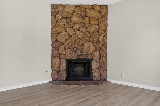 Building Photo - Spacious Condo in Santa Clara - Easy Commute!