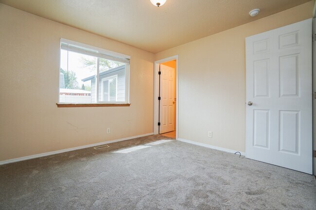 Building Photo - 2105 S Euclid Ln