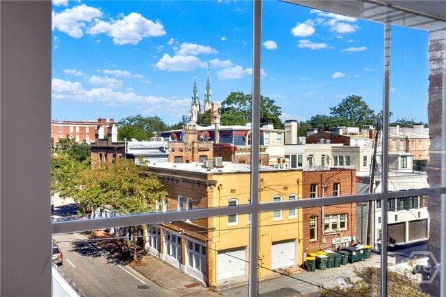 Building Photo - 32 E Taylor St