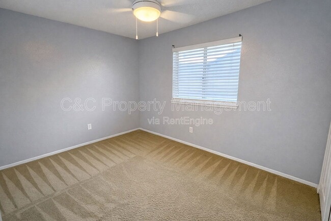 Building Photo - 600 Lorelei Ln