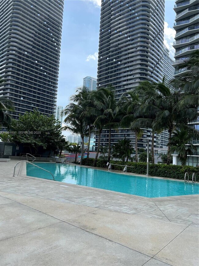 Building Photo - 88 SW 7th St