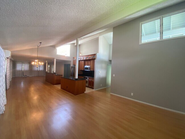 Building Photo - 019WHI