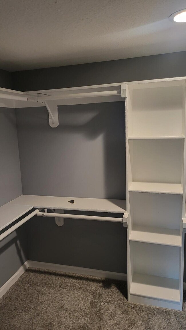 Building Photo - Newly constructed Maintenance provided 3 bed 2.5 bath