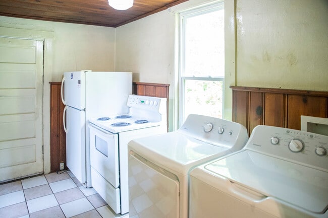 Building Photo - 19 Smith St