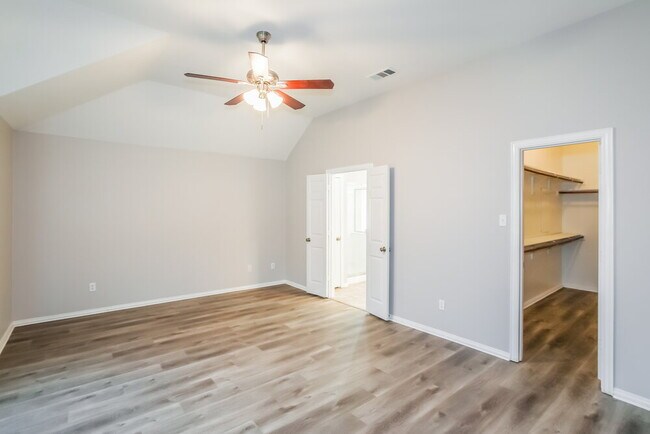 Building Photo - 924 Hemlock Trail