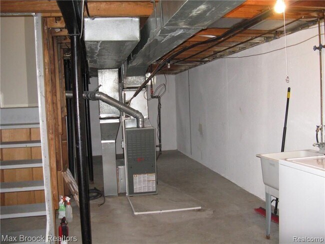 Building Photo - 1859 Wickham St