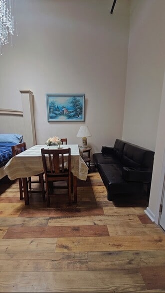 Building Photo - 317 W Fayette St