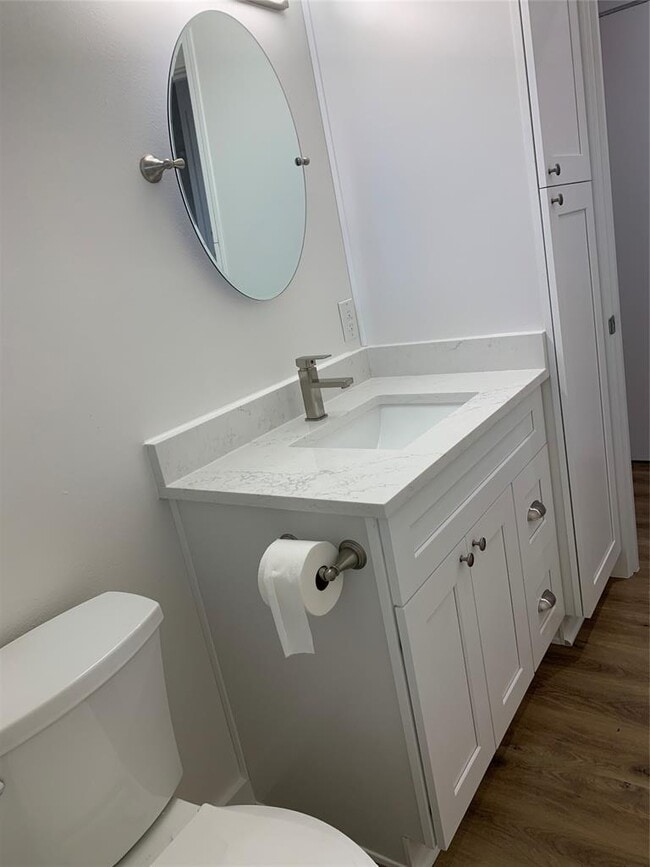 Building Photo - 1400 Kamar Dr