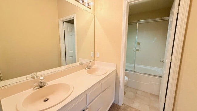 Building Photo - Beautiful 3BD/2.5BA, Multi-Level Townhome in the Shadowhawk Community in Danville- Available NOW!