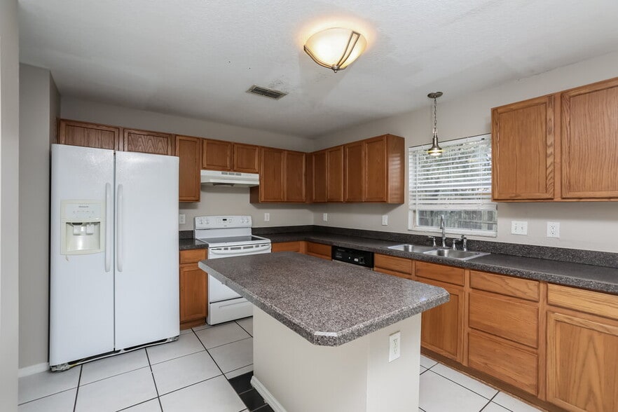 Building Photo - 1018 Corkwood Dr