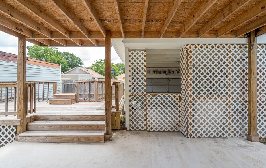 Building Photo - 731 Garden Meadow Dr