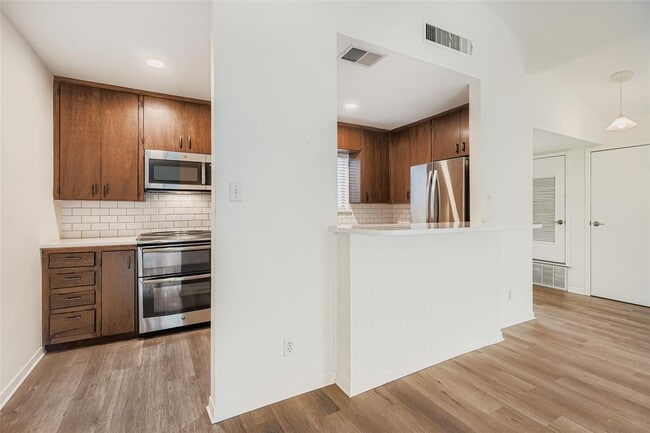 Building Photo - 2000 Cody Ct