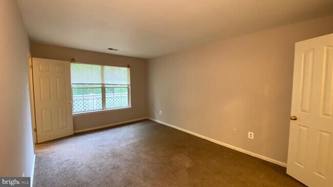 Building Photo - 1010 Foxmeadow Dr