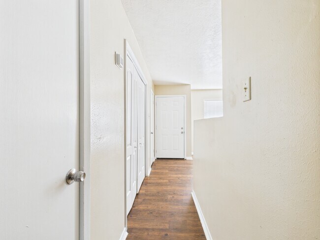 Building Photo - 800 San Pedro Dr