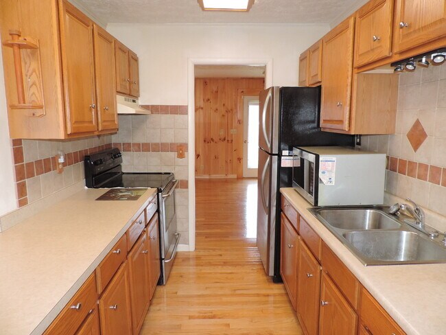 Building Photo - 3/1.5 in Vilas; Easy Access and Close to Boone!