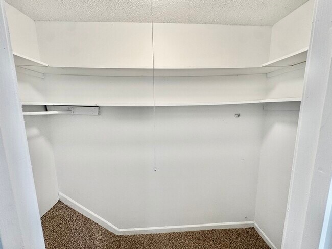 Building Photo - 5426 Gatehoyse Drive