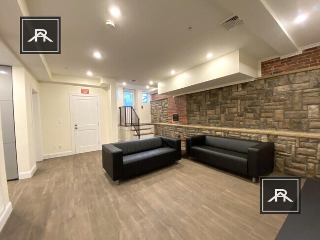 Building Photo - 3 bedroom in Brookline MA 02446