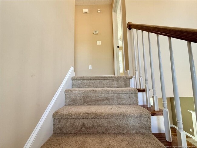 Building Photo - 422 Jamestown Ave