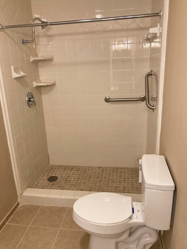 Building Photo - 2113 W Barcelona Ave