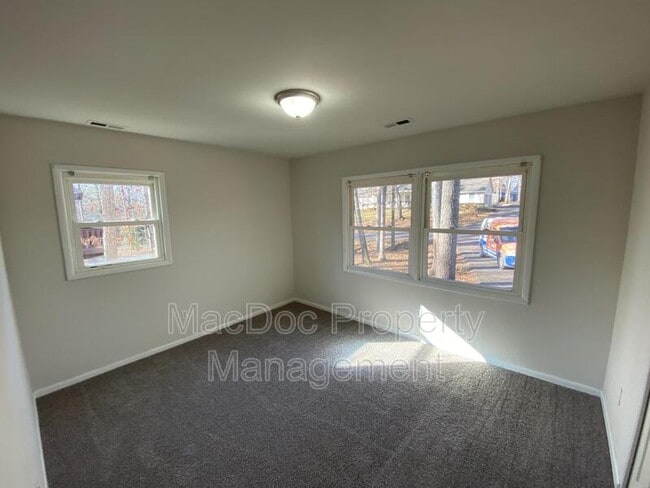 Building Photo - 117 Edgehill Dr