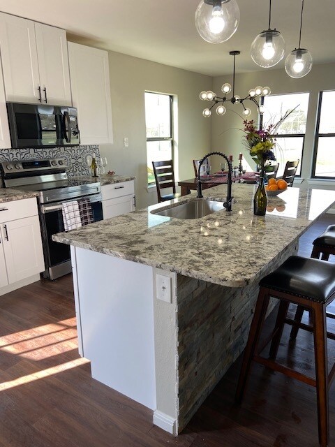 Full Kitchen - 2626 W Ashby Plz