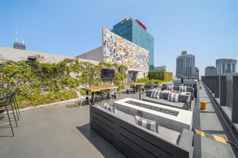 Building Photo - 176 E Illinois St