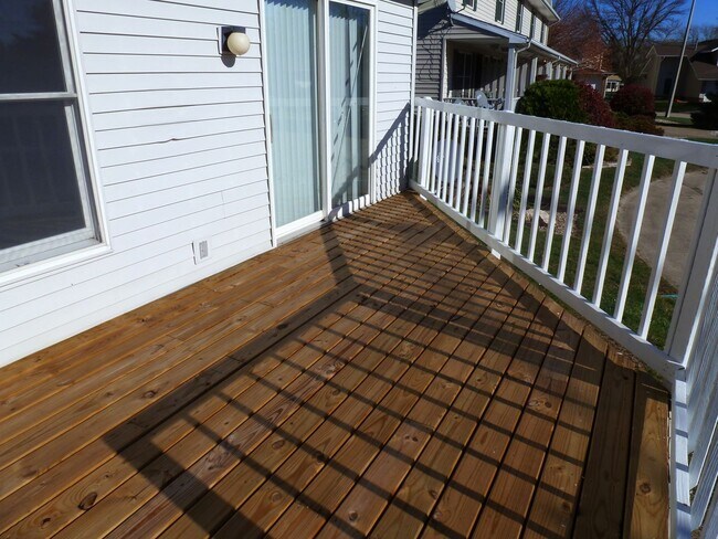 Building Photo - 2002 Middletown Dr