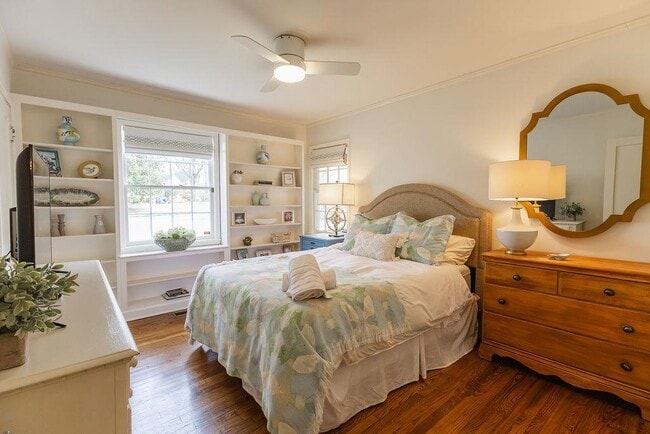 Building Photo - 3719 S Woodland Dr