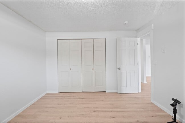 Building Photo - Spacious And Nicely Updated 2 bed 1 Bath Condo unit w/ full size laundry