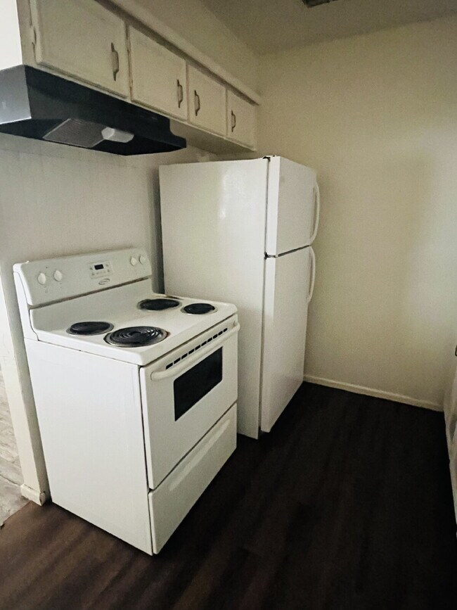 Building Photo - 2 Bedroom Duplex