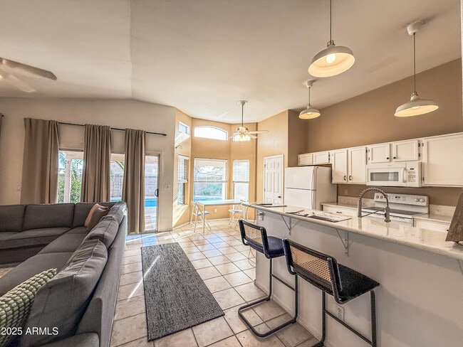 Building Photo - 5057 E Delta Ave