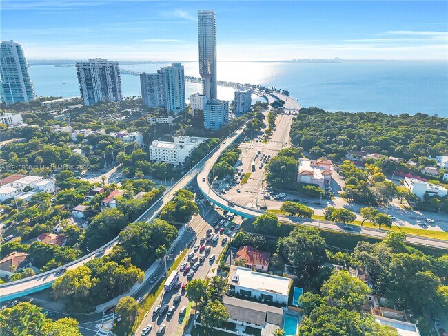 Building Photo - 34 SW 26th Rd