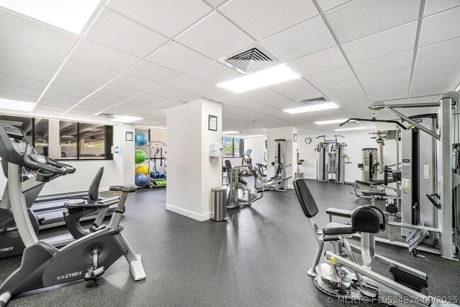 Building Photo - 5600 N Flagler Dr