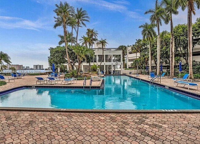 Building Photo - 3600 Mystic Pointe Dr