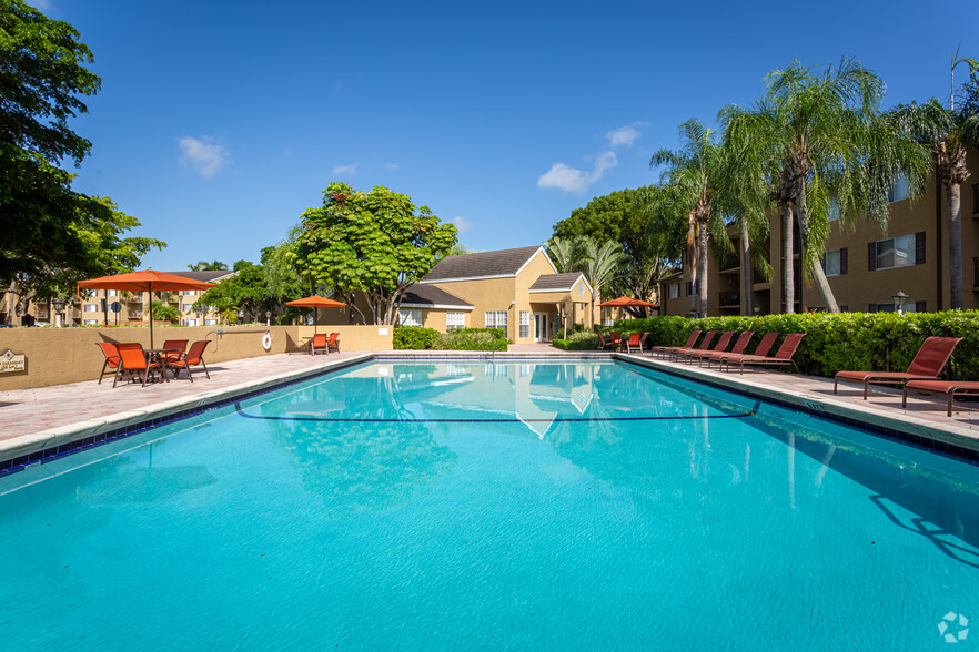 Pool Area - Palmetto Place