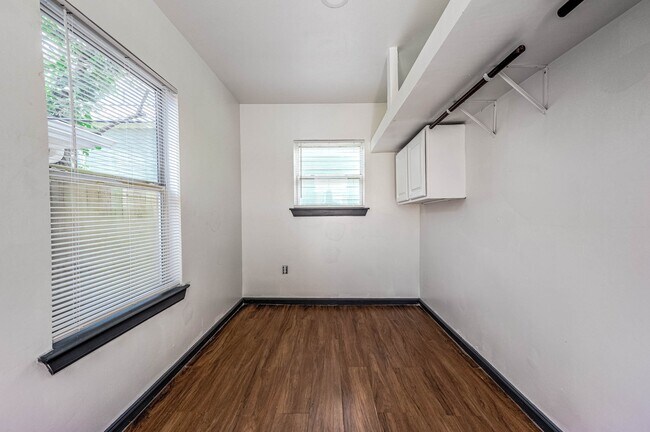 Building Photo - 8903 Sultan Dr