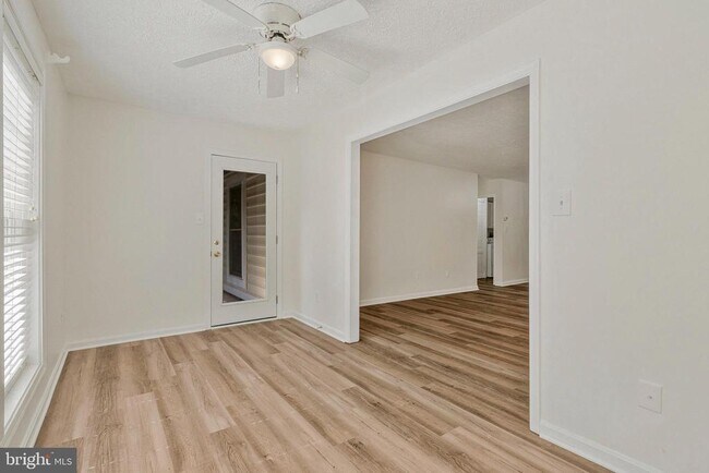 Building Photo - 10070 Oakton Terrace Rd