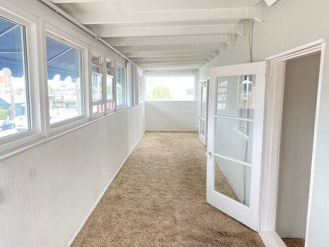 Building Photo - CHARMING NORTH PARKING ONE BEDROOM! LARGE ...