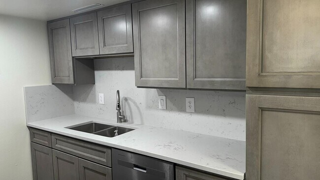 Building Photo - 362 E 1500 S