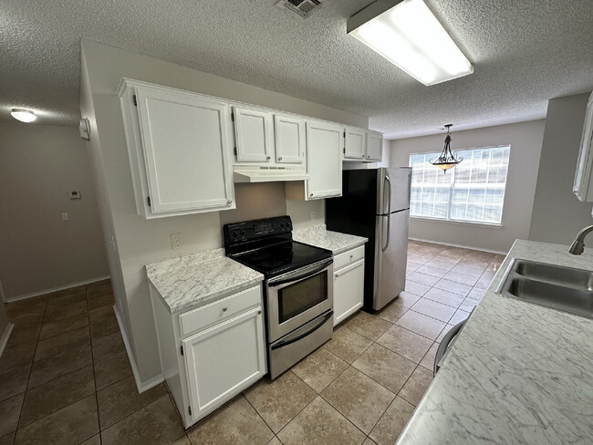 Building Photo - 1306 Cresent St