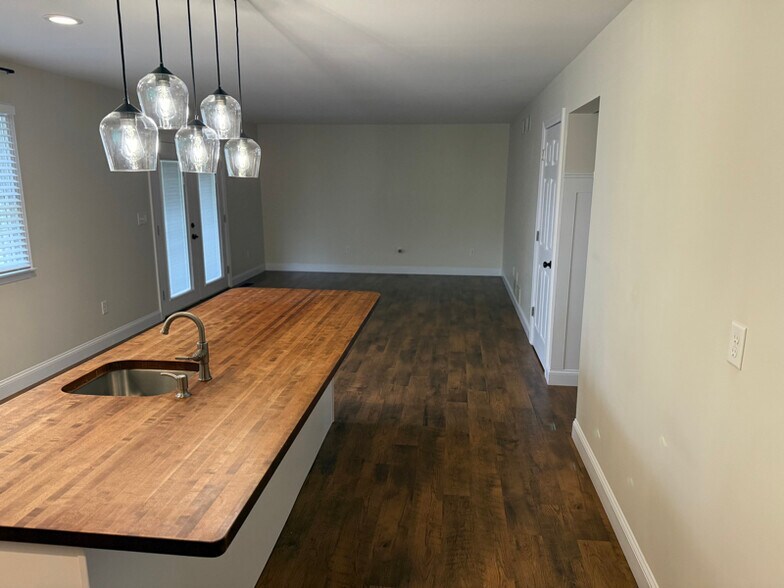 Building Photo - 125 Fieldstone Dr