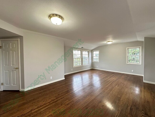 Building Photo - 108 Club Dr