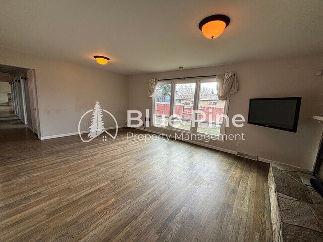 Building Photo - 1058 Mojave St