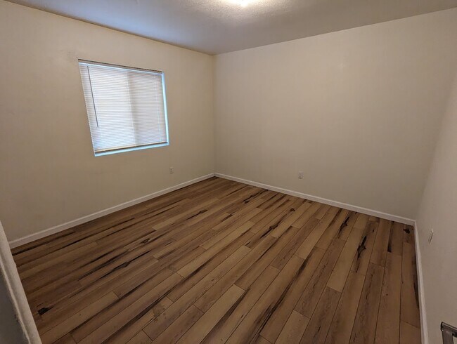 Building Photo - 1747 Conejo Dr