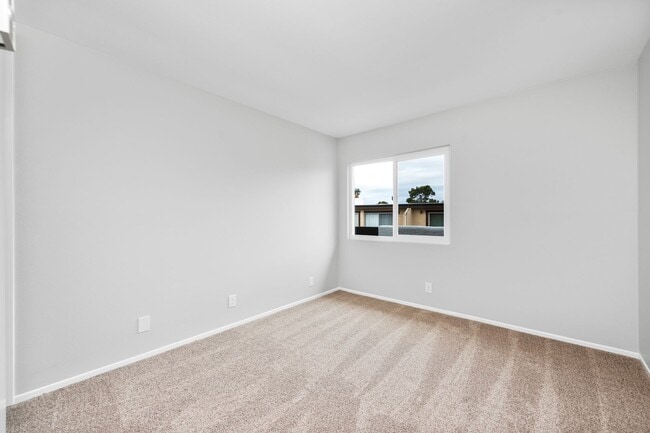 Building Photo - Condo for rent in Santa Barbara Near UCSB