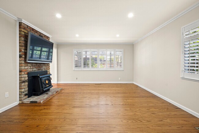 Building Photo - 5525 Amby Dr
